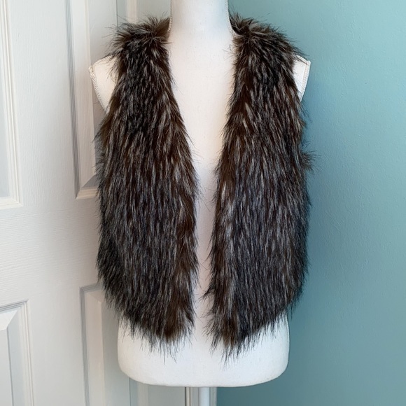 ESCIO Faux Fur Vest - Picture 1 of 14